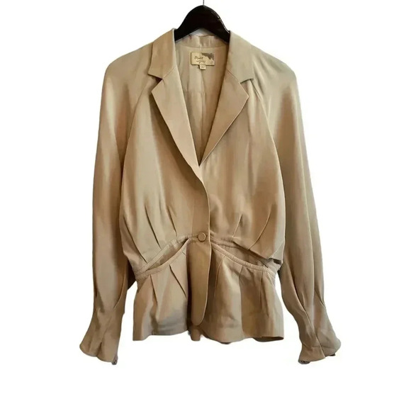 Gorgeous, Elizabeth and James, silk cream jacket, fully lined with button sleeve - Picture 3 of 11